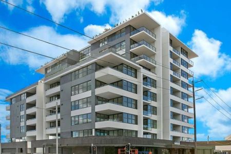 One-Bedroom Apartment With Balcony In Heart of Eastwood - Photo 3