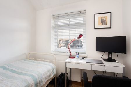 3 bedroom semi-detached house to rent - Photo 4