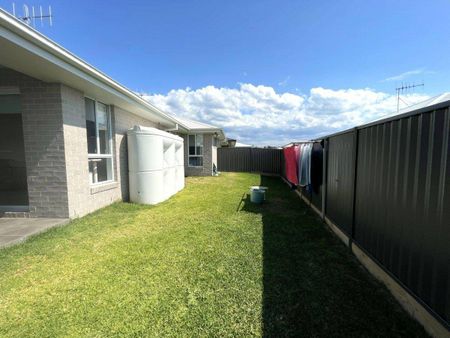 CHARMING THREE BEDROOM HOME - Photo 5