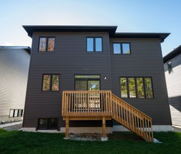 For Lease - 91 Berkely Street, Wasaga Beach, Ontario - Photo 1