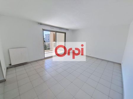Location Appartement 4 pièces 88m² ST LAURENT DU VAR 06700 - Photo 2
