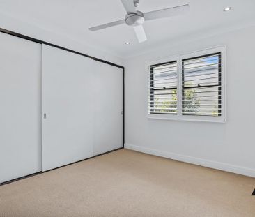 Freshly Painted Large Open Plan Two Bedroom Townhouse - Photo 3