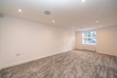 4 bedroom detached house to rent - Photo 3