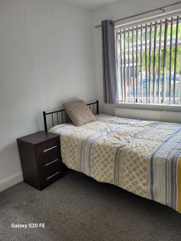 2 bedroom semi-detached house to rent - Photo 2