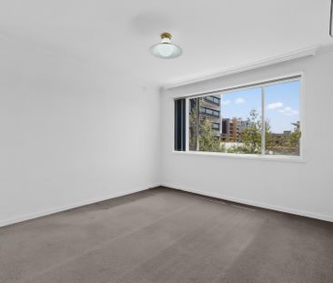 Perfectly Located & Freshly Painted Apartment! - Photo 1