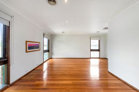 Beautifully renovated home - Photo 2