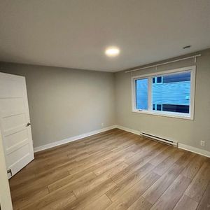 Magnifique condo 5 ½ SEMI-MEUBLÉ (5 électros) à Granby - Photo 2