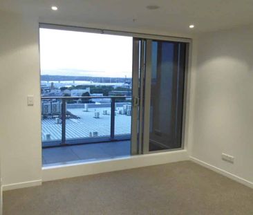 One Bedroom and Study - Photo 4