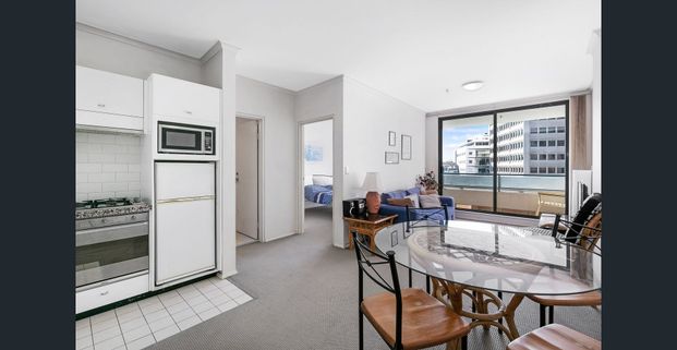 Modern 1 Bedroom With Security Parking In Prime Location - Photo 1