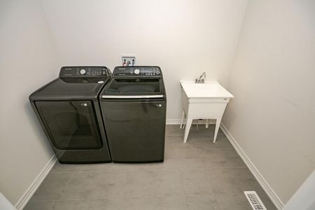 For Lease - 81 Berkely Street, Wasaga Beach, Ontario - Photo 3