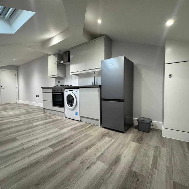 Studio to rent - Photo 1