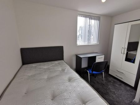 4 bedroom detached house to rent - Photo 3