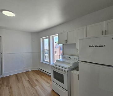 Jolie 2 1/2 Situé Au 154 Rue Alexandre - Photo 1