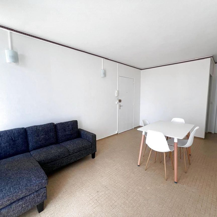 Location Appartement 5 pièces 72m² LES ABYMES 97139 - Photo 1