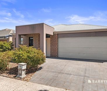 Family Home with Modern Comforts in Craigieburn - Photo 6