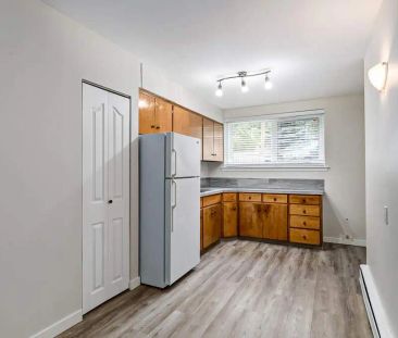 - 2 Bedroom at Crestwood Apartments - Photo 2
