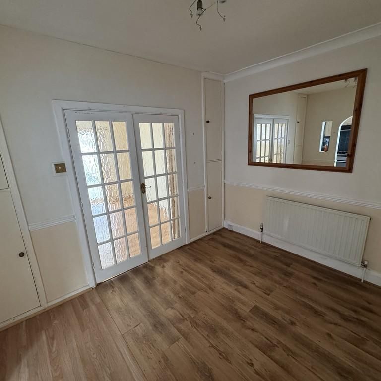 1 bedroom ground floor flat to rent - Photo 1