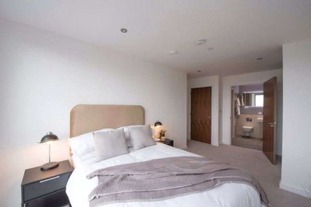 A 8th floor, two bedroom, 1 bathroom, apartment situated in a modern rental community with superb on site residents facilities. - Photo 5