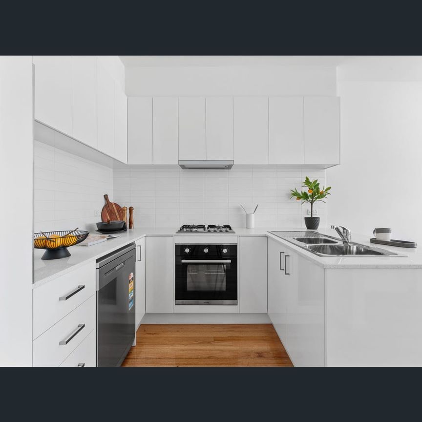 1/7 Pullyblank Parade, Bundoora, Vic 3083 - Photo 1