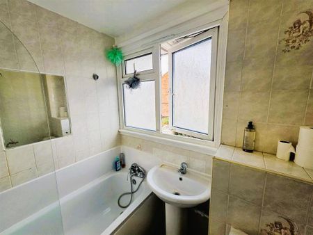 House share to rent - Photo 4