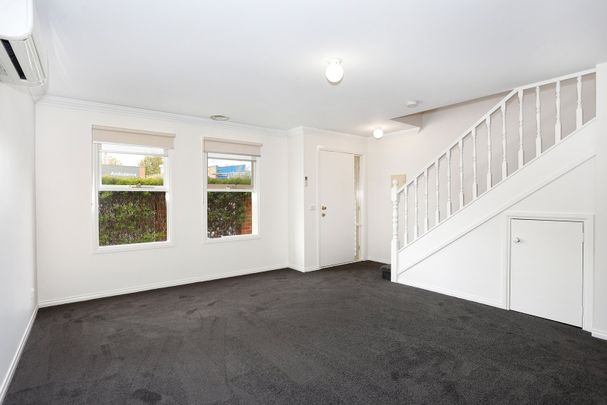 4/9-11 Willow Street, Essendon VIC 3040 - Photo 1