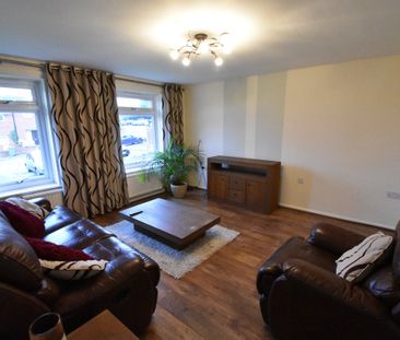 Two Bedroom Flat to Rent - Photo 3