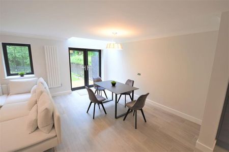 Bridge Lane, Bramhall - Photo 2