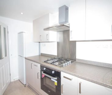 2 Bedroom Flat - Photo 2