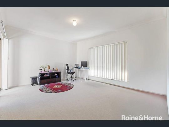 Spacious Family Home in a Peaceful Cul-de-Sac - Photo 1