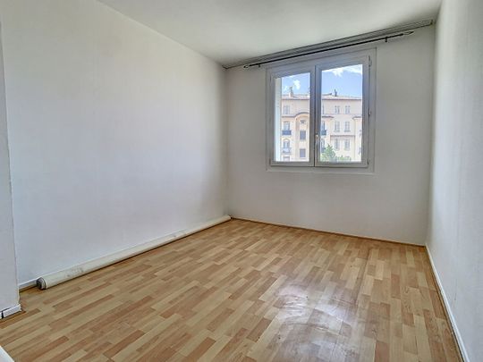 Appartement 3 pièces 57m2 MARSEILLE 14EME 750 euros - Photo 1