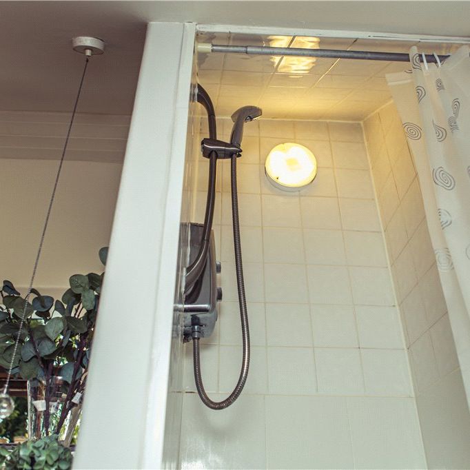 Guildford Park Road, Guildford, Surrey, GU2 7NA - Photo 1