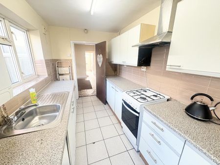 3 bedroom terraced house to rent - Photo 2