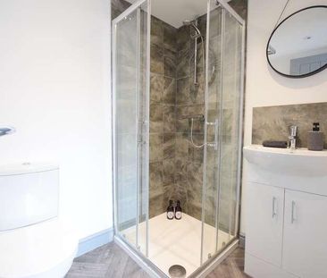 Bed // Student Flat // Bills Inc, LN2 - Photo 5