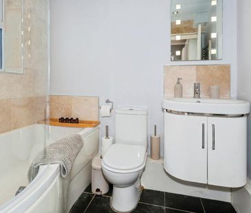 2 bedroom terraced house to rent - Photo 4