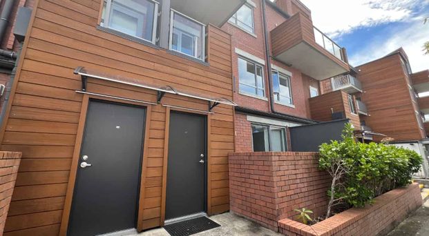 Modern & Stylish Living in the Heart of Hobsonville Point - Photo 1