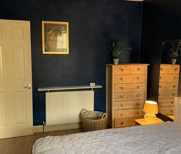 1 Bed Flat, Nicolson Street, EH8 - Photo 3