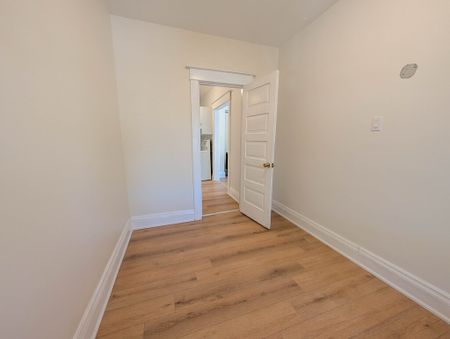 Newly Renovated 2-Bedroom Unit with Sun Room in Welland! - Photo 2