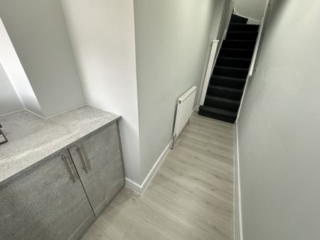 Star Road, Greater London, UB10 - Photo 2