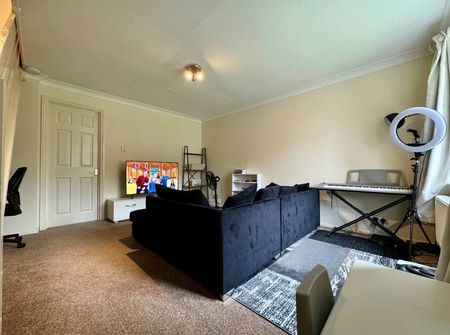Alderwood, Chineham, Basingstoke, Hampshire, RG24 - Photo 5