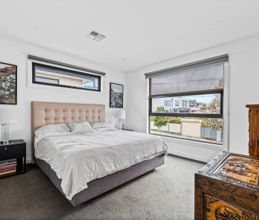 Spacious family living in a prime Strathmore setting - Photo 5