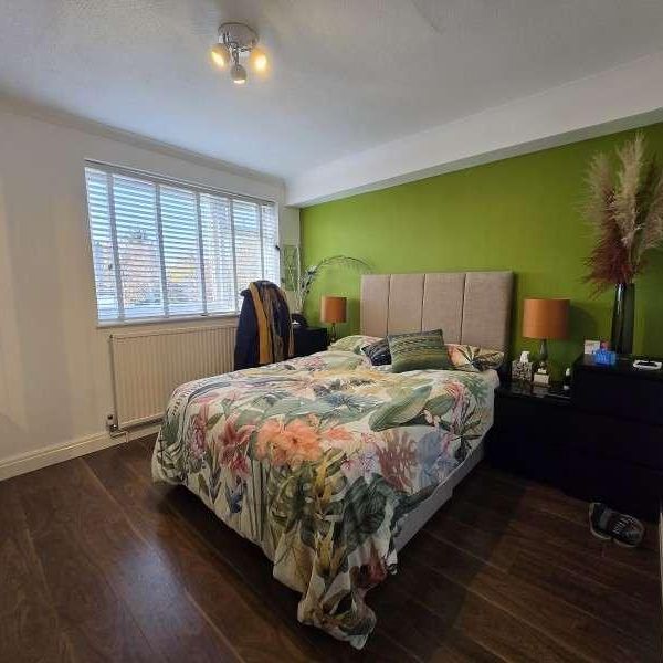 Wellington Road, Enfield, EN1 - Photo 1