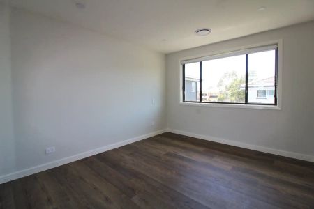 “Beautifully designed 4 bedroom corner home in Stanhope Gardens for Lease!” - Photo 3