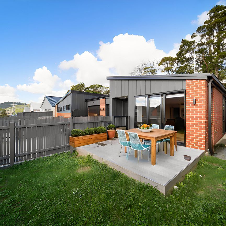 Modern & Like New in Hunua Views - Photo 1