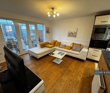 1 bedroom in a house share to rent - Photo 1