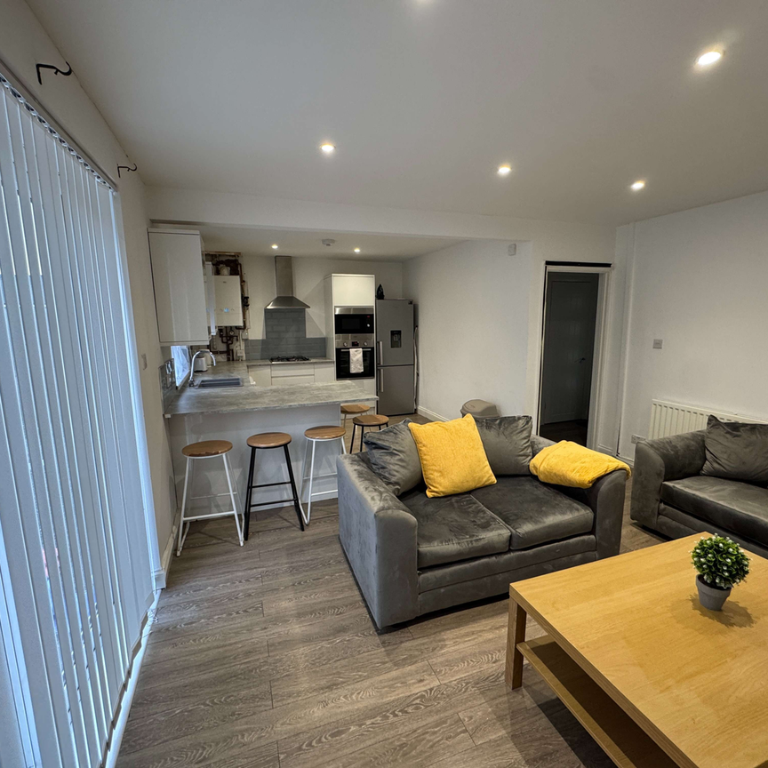 All Professional House Share - Bills Included - Cardiff Room 2 - Photo 1