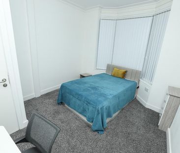 4 bedroom House To Let - Photo 3