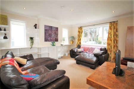 Taddyforde Court, Exeter - Photo 2