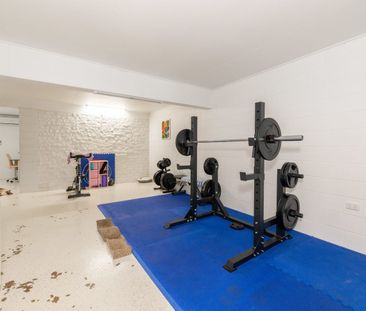 NEAT AND TIDY TWO BEDROOM HOME IN KIRWAN! - Photo 3