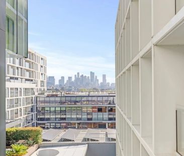 Light Filled Living in Sought-After Green Square Abbotsford - Photo 5