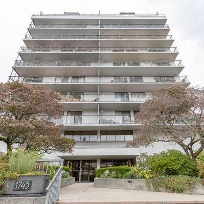 (ORCA-REF#301-1745E)*Bright & Spacious 2-Bed Corner Unit in Ambleside* - Photo 4